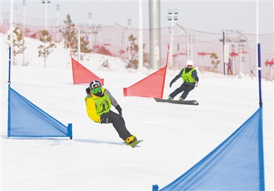 圖為全省單板滑雪錦標賽比賽現場。戎禹仁攝