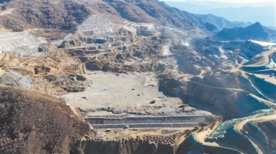 圖為山西渾源抽水蓄能電站上水庫大壩施工現(xiàn)場。張彩峰攝