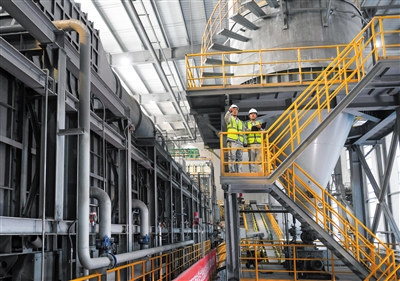 圖為我國首個千萬噸級煤矸石示范工程陶粒中試線項目生產車間。戎禹仁攝