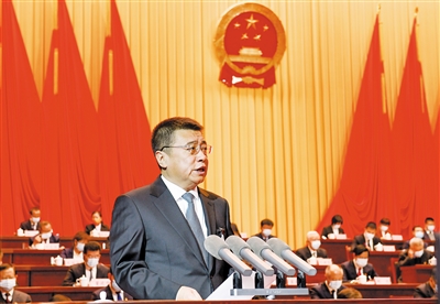 張強(qiáng)作政府工作報(bào)告。李冬賓攝